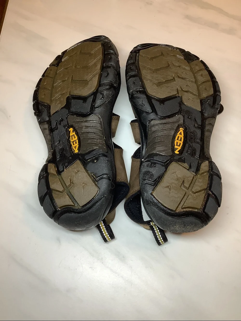 Keen Men’s Newport H2 SZ 9 Sandal Water Hiking Closed Toe